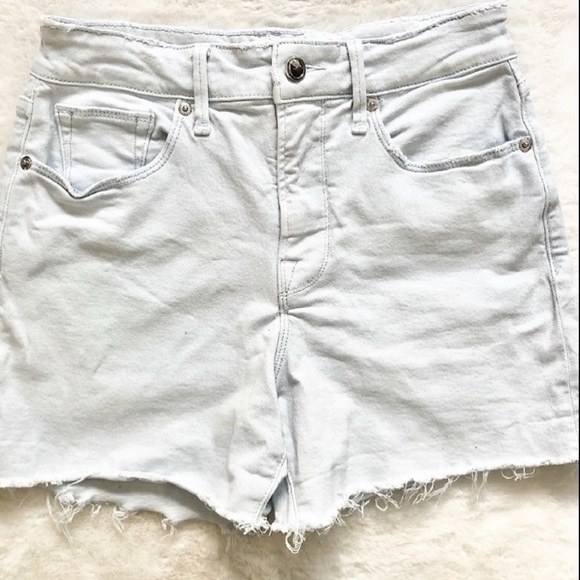 GOOD AMERICAN CUT OFF SHORTS IN BABY BLUE SIZE 0/25 Trendy Stylish CONTEMPORARY - Picture 1 of 9